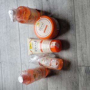 Brand New farmasi Blood Orange set